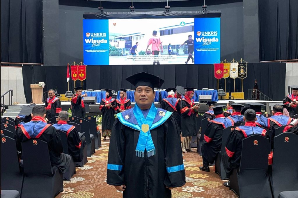 Dapat Gelar Sarjana.jpg